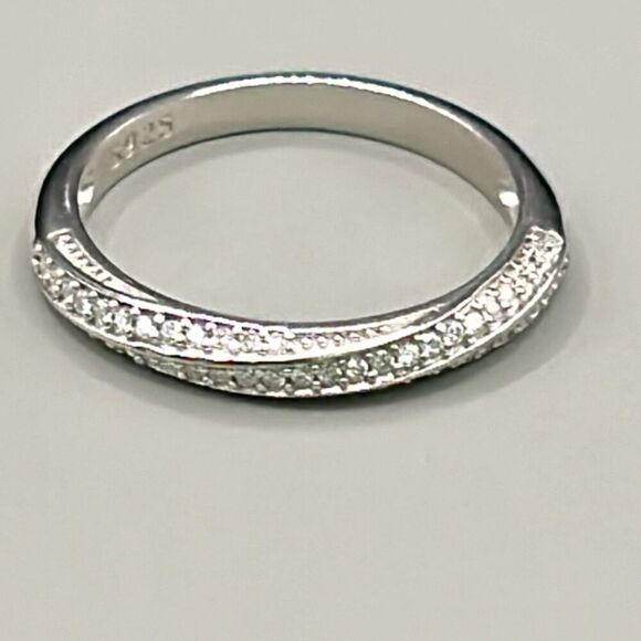 D Luxury 925 Sterling Silver Moissanite Encrusted Twisted Band Ring Size 9 New - Picture 8 of 11